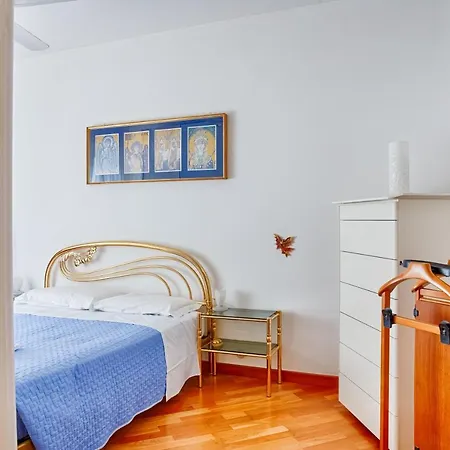 Guesthost - Note Su Puccini 66 Apartment Triest