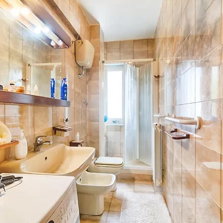 Guesthost - Note Su Puccini 66 Apartment *