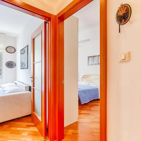 Guesthost - Note Su Puccini 66 Apartment Triest