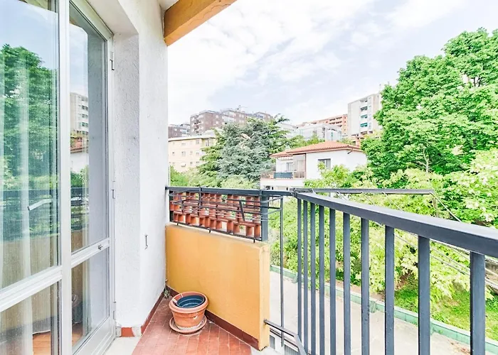 Guesthost - Note Su Puccini 66 アパート *